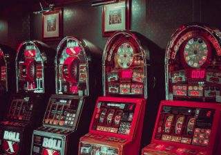 4-syytä-pelata-8-Ball-kolikkopeliä-internetissä