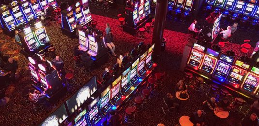 Kasinot-käyttävät-tuoreimpien-uutisien-mukaan-kolikkopelien-ääniä-pelaajien-manipulointiin